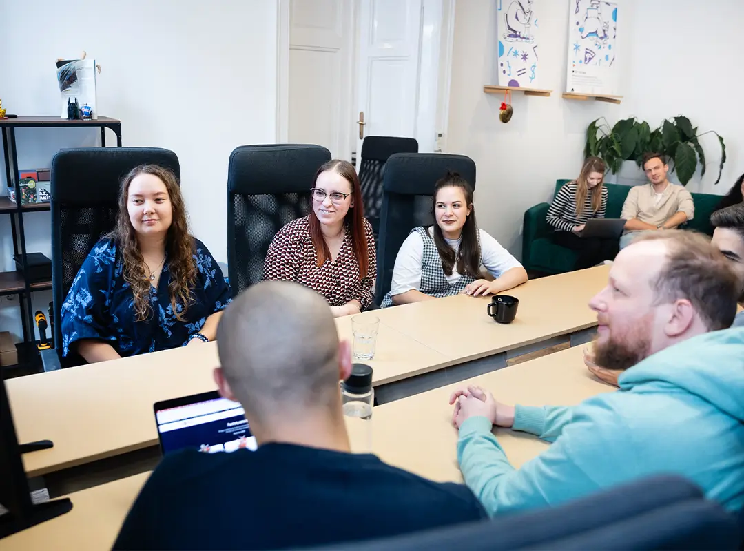 csapat-meeting-tv-szoba